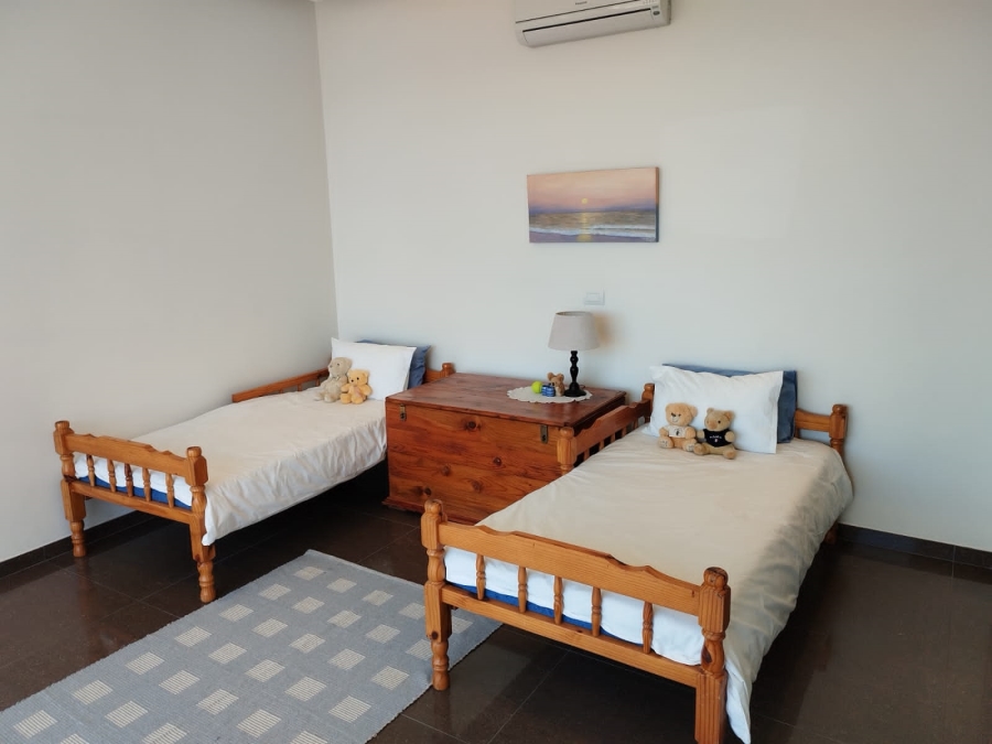 To Let 5 Bedroom Property for Rent in La Concorde Western Cape